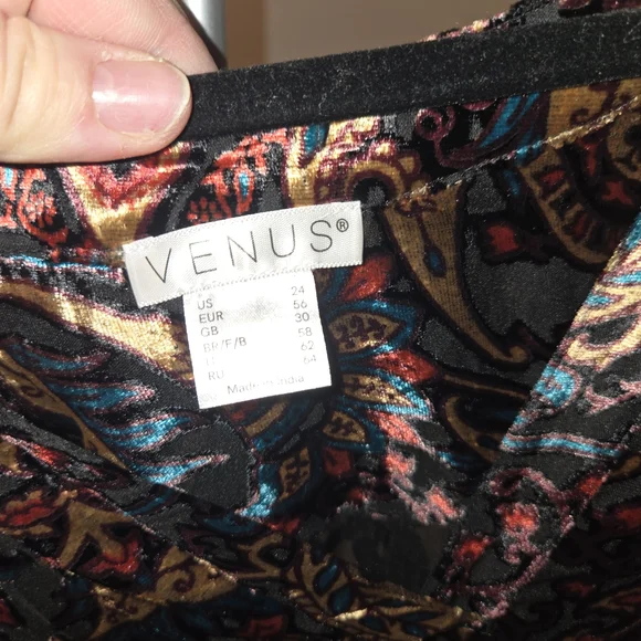 Elegant Paisley Velvet Midi Dress - Picture 2 of 7